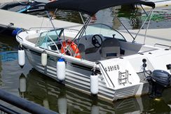 8 person bowrider hire boat aft view